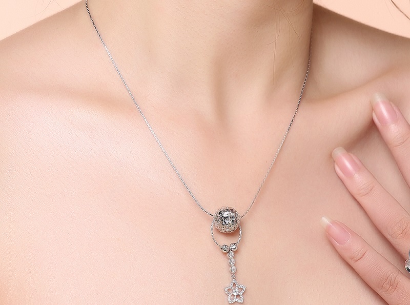 Mặt d&acirc;y chuyền h&igrave;nh ng&ocirc;i sao trẻ trung, năng động